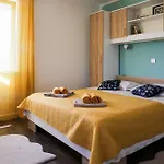 La 度假居 *